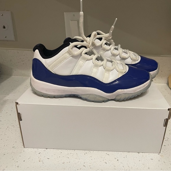 Air Jordan 11 low Retros - concord blue - EU size 38 , 7.5 women’s - Picture 1 of 5